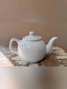 English Tea Store Classic White Ceramic Teapot - Elegant Home Art Accent